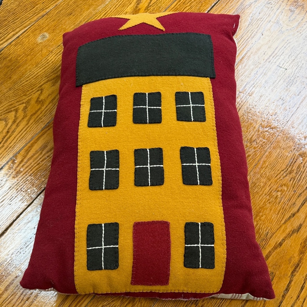 Primitive Saltbox House throw pillow.  Handcrafted.  Good vintage condition.